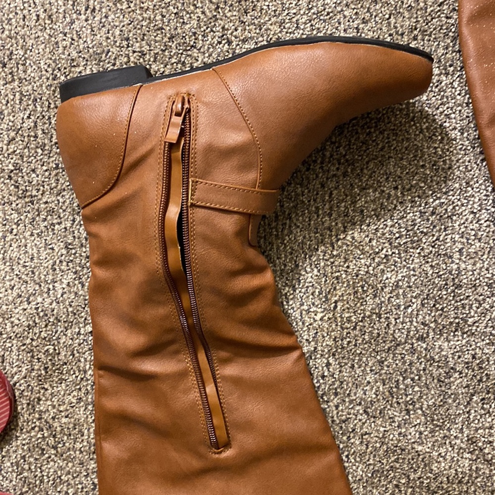 Used knee high boot - Picture 6 of 10